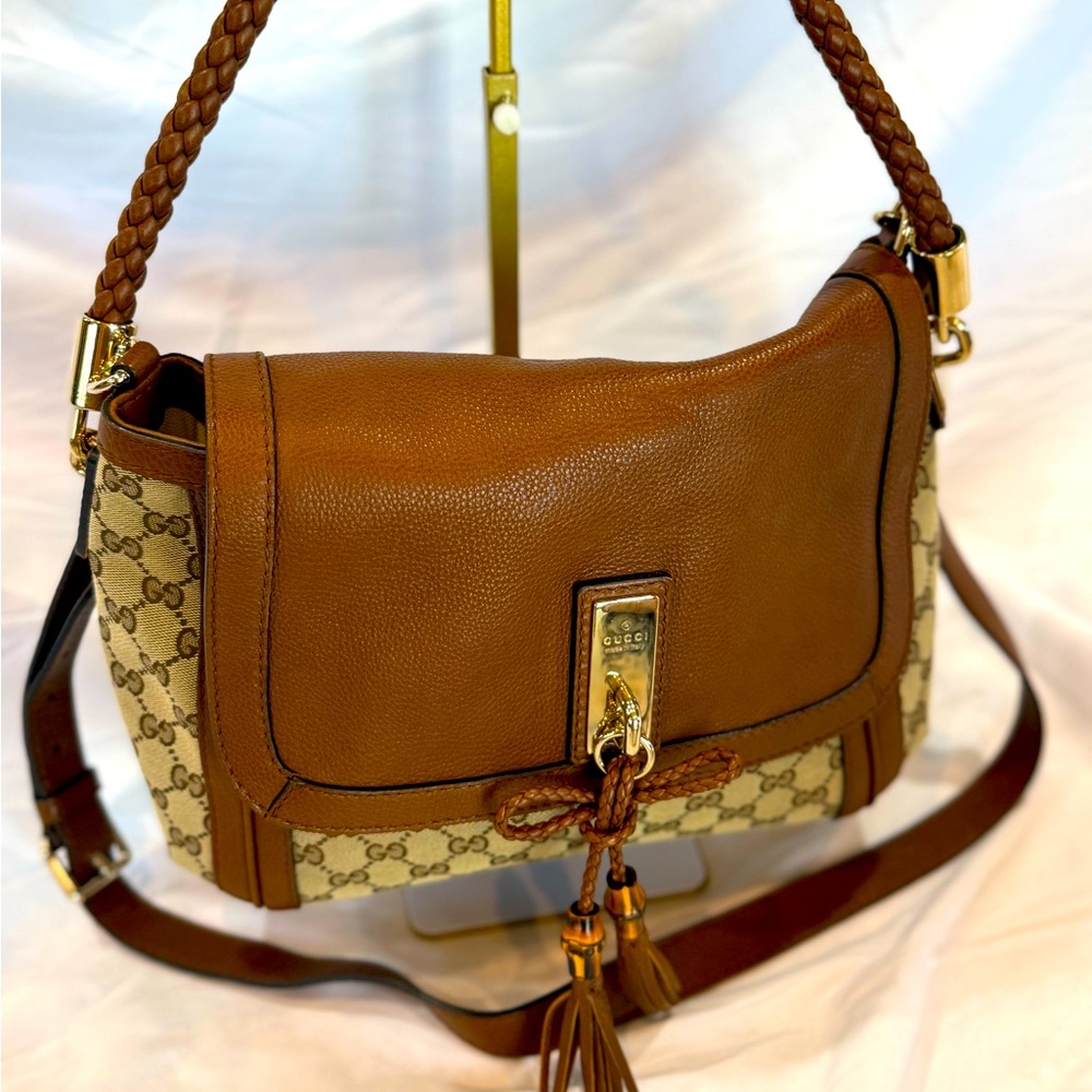 Authentic Amazing Condition Gucci Bella Flap Hobo